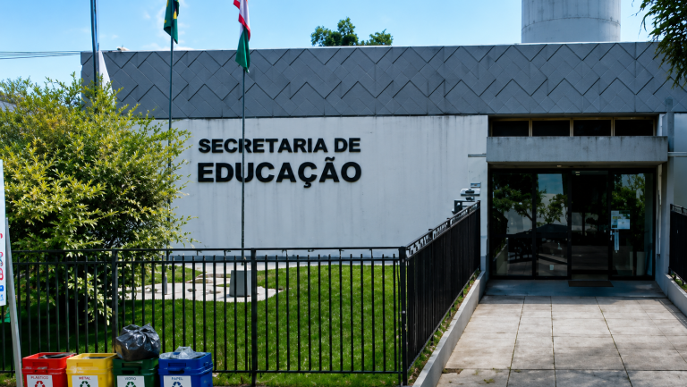 Professores têm intervalo cortado por decreto em Palmas (PR) - Foto: Anderson Barbosa